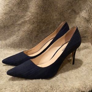 Navy pumps